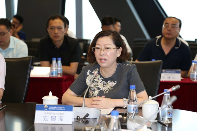 尊龙凯时药业刘景萍董事长与医药大咖一道齐聚央视探讨品牌战略 | 公司新闻 | 尊龙凯时药业
